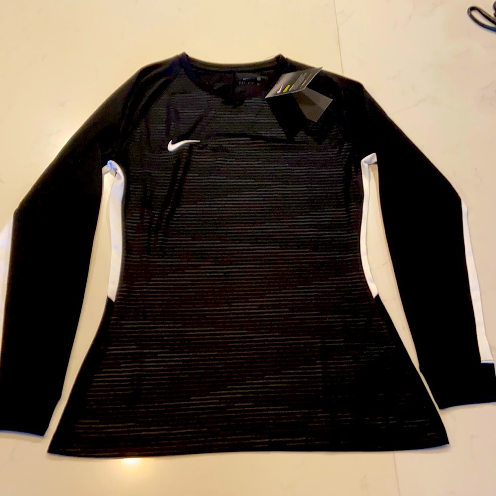 Nike women’s soccer active top